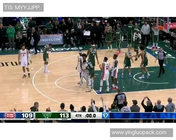 字母哥愤怒撕毁球衣雄鹿惨败后更衣室冲突升级引发关注